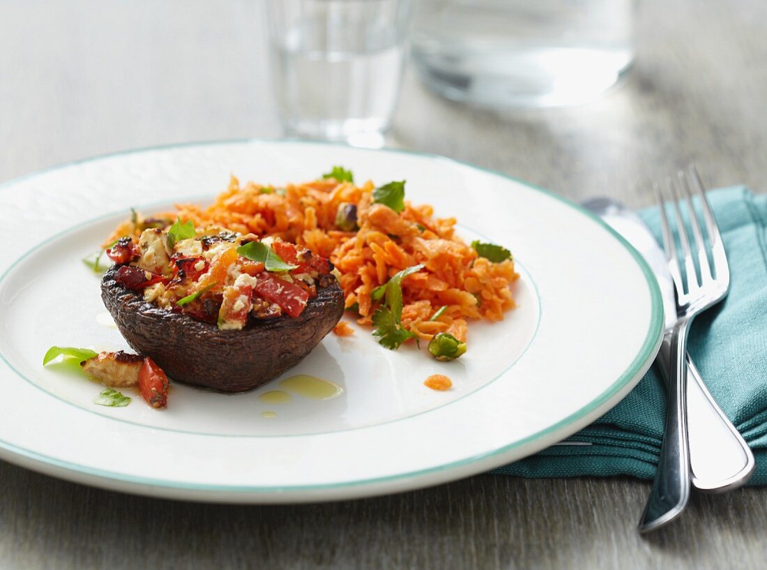 Gefüllter Portobello mit Möhrensalat