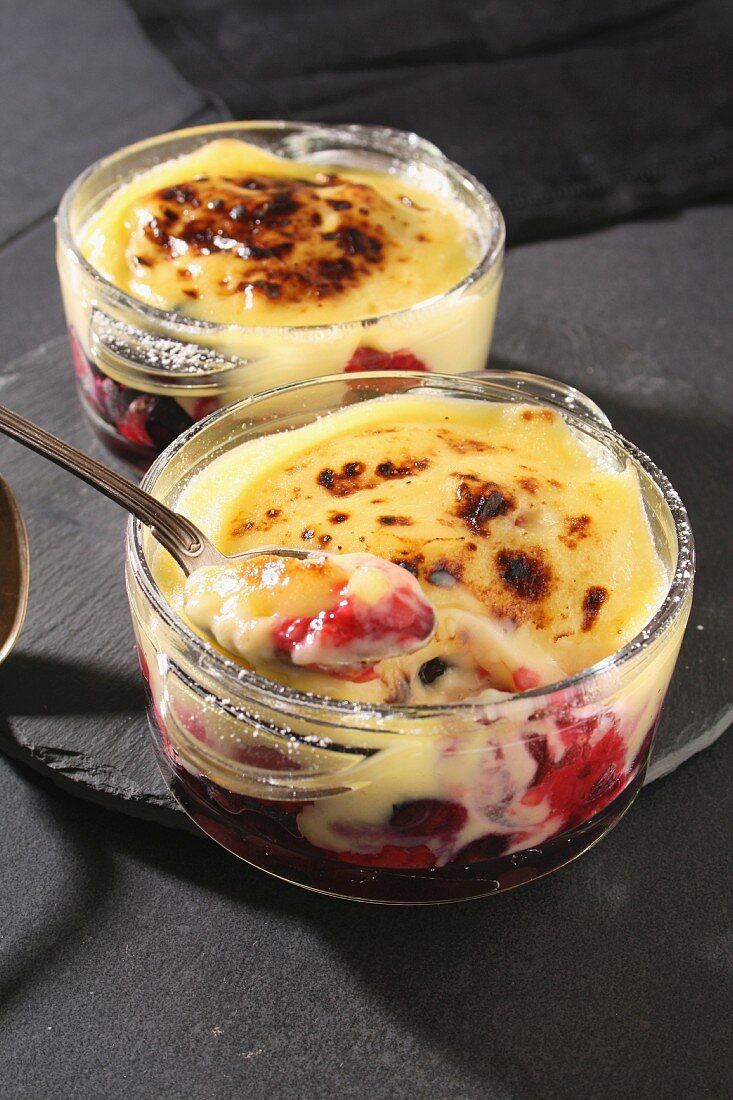 Gratinated fruit with vanilla cream