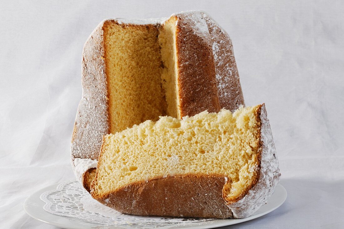 Pandoro (Angeschnittener Weihnachtskuchen, Italien)