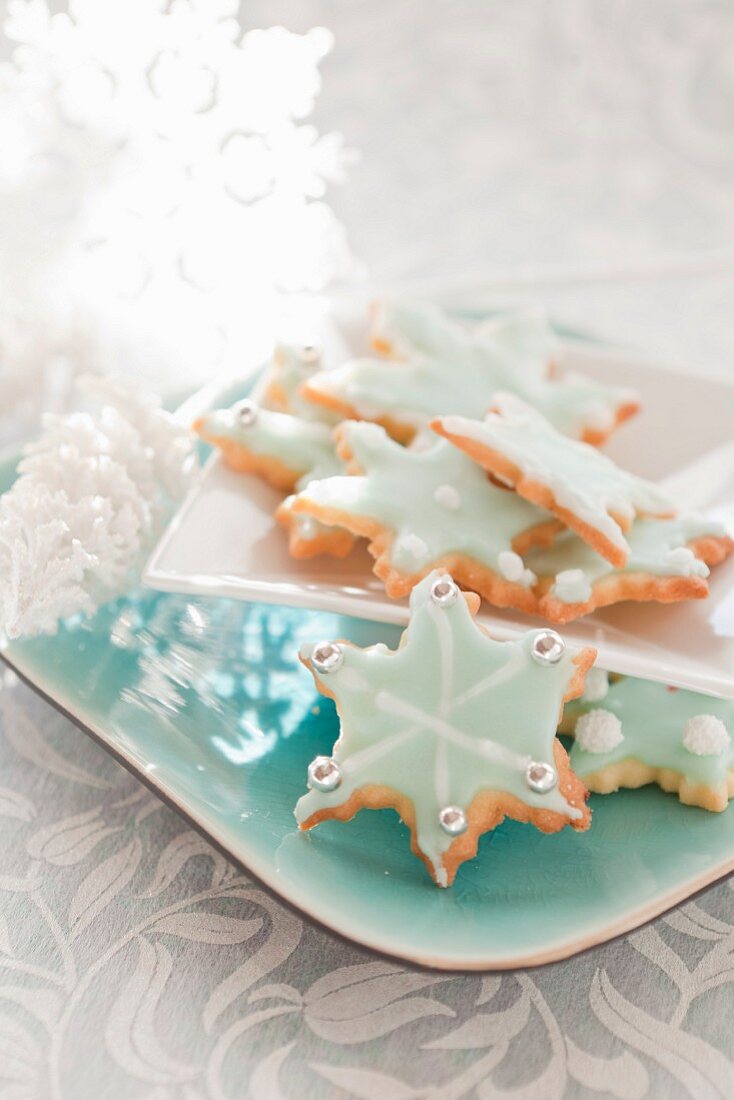 Iced star-shaped biscuits