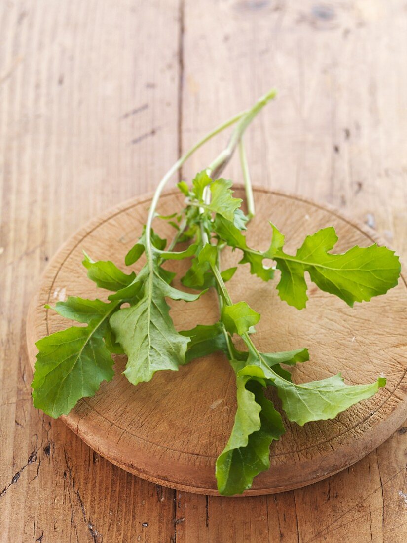 Rocket leaves on a wooden plate
