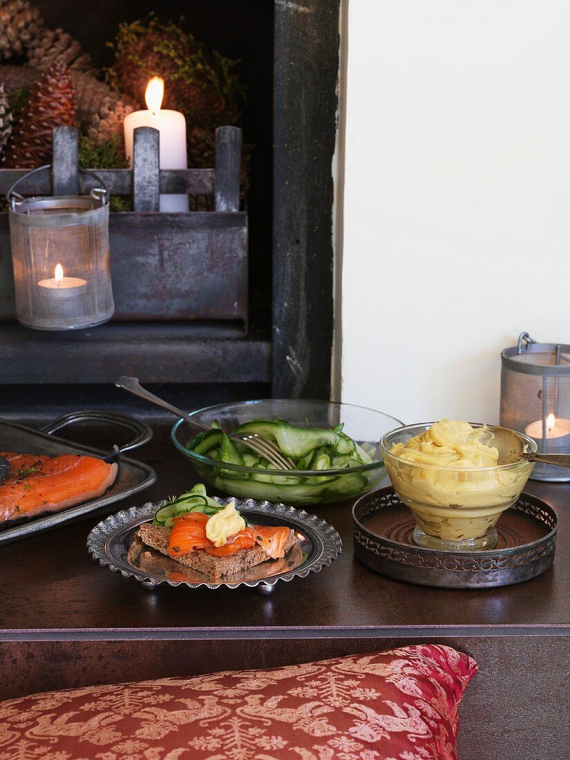 Salmon, bread and lettuce in front of a fireplace