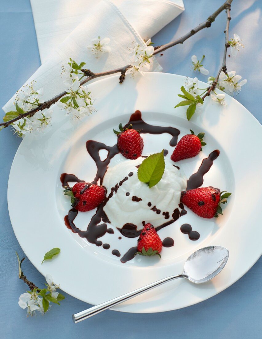 Cream goat's cheese with chocolate sauce and strawberries