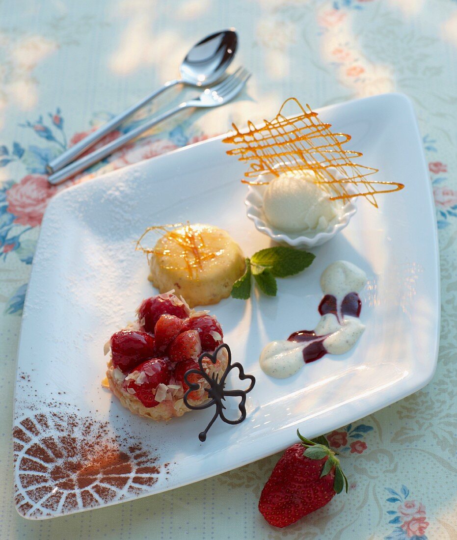 Erdbeertarte mit Patisseriecreme und Joghurt-Minze-Eis