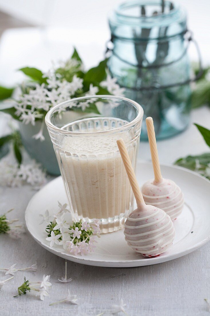 Bananenmilch mit Pop Cakes