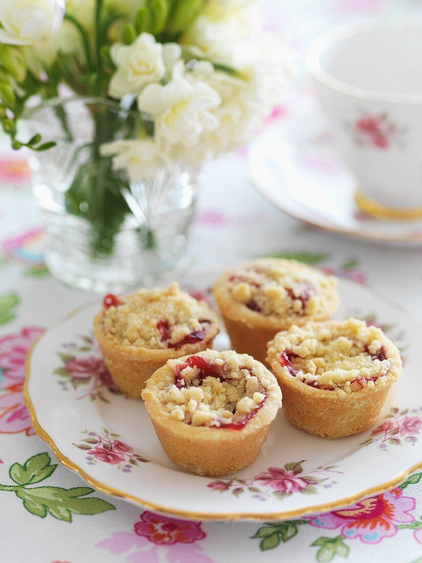 Rhubarb crumble tartlets