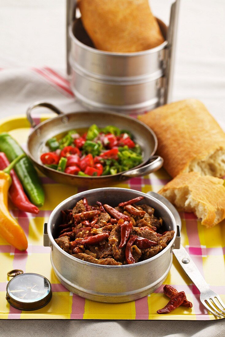 Chilli con carne with white bread