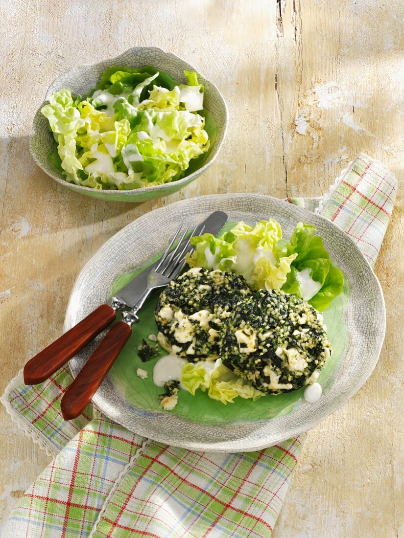 Millet and spinach burgers with sheep's cheese and salad