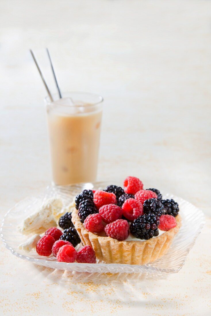 A tartlet with white chocolate cream and mixed berries