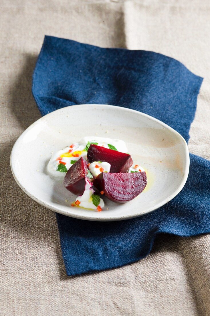 Fried beetroot with yogurt