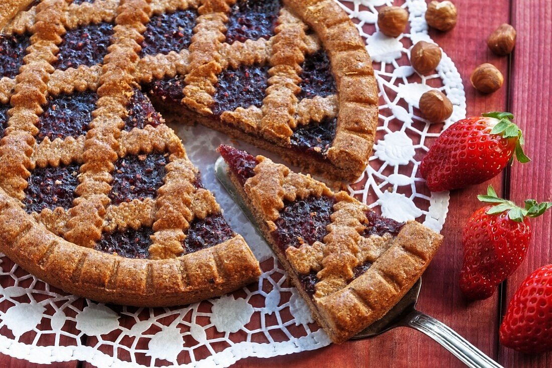 Linzertorte, angeschnitten