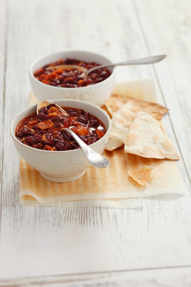 Chili mit Bacon, Tortillachips