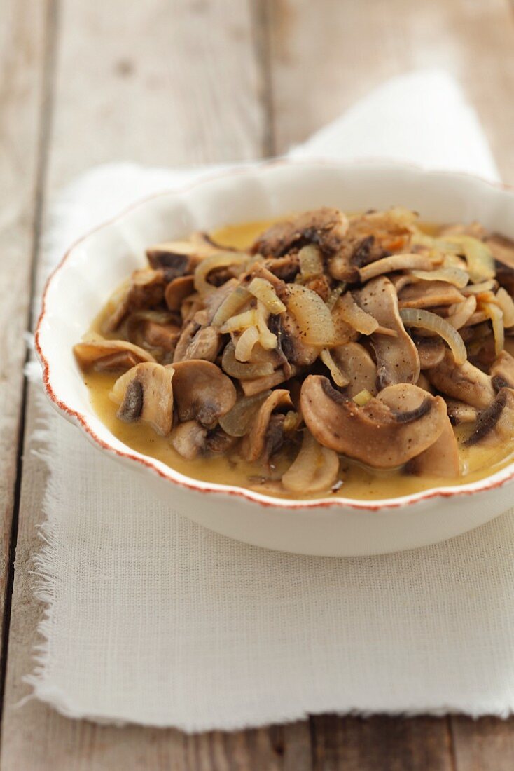 Fried mushrooms with onions