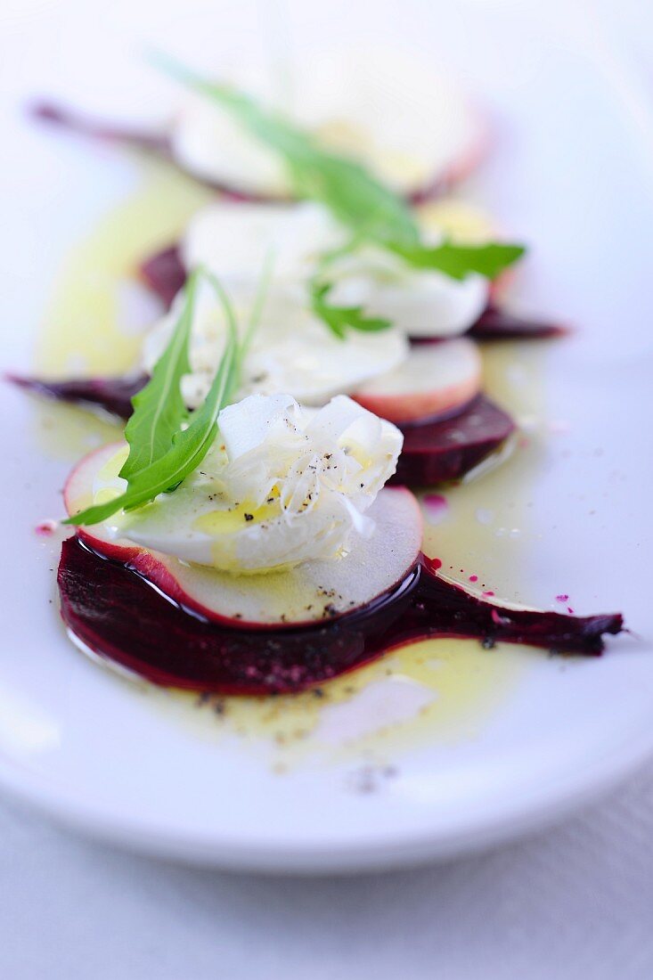 Rote Bete mit Apfel und Mozzarella