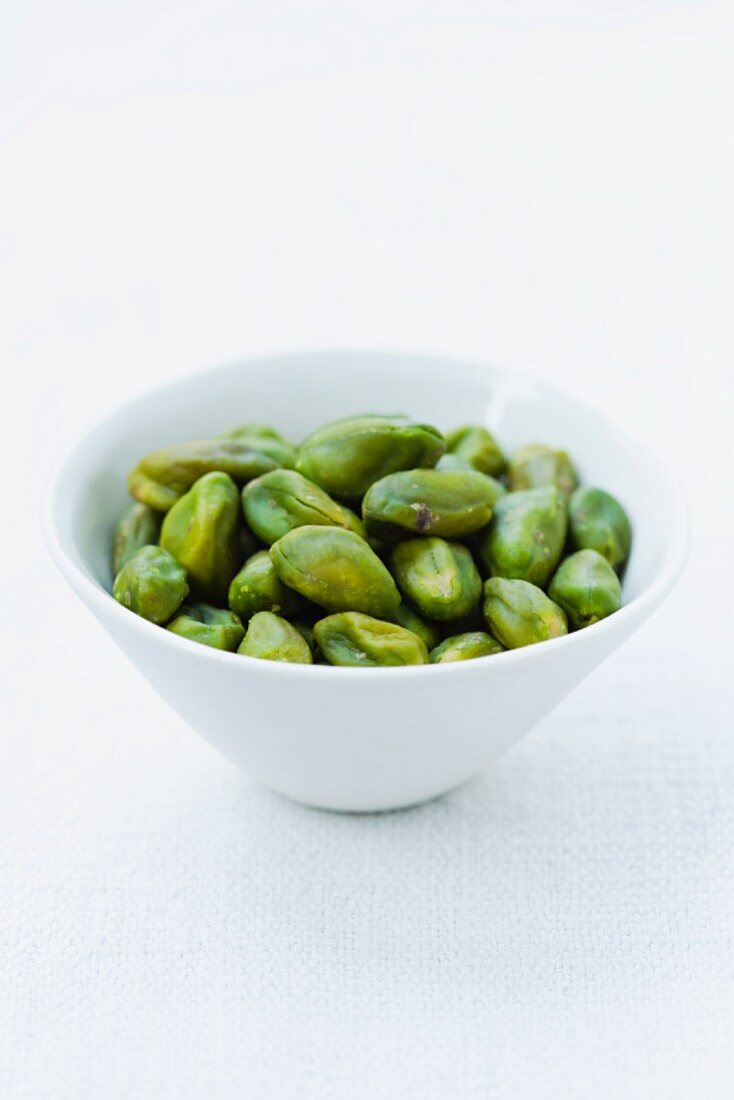 A bowl of pistachio nuts