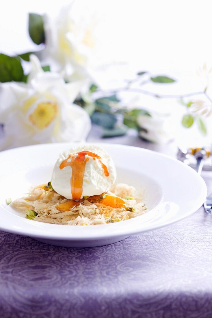 Halva-Pistazien-Dessert mit Kokosnusseis