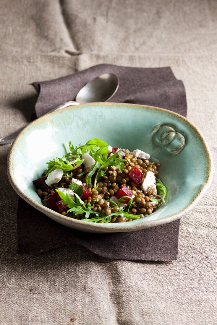 Lentil salad with beetroot and cheese