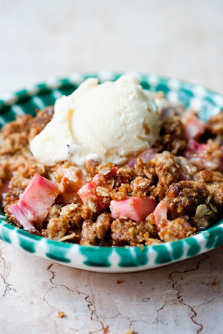 Rhubarb crumble with vanilla ice cream