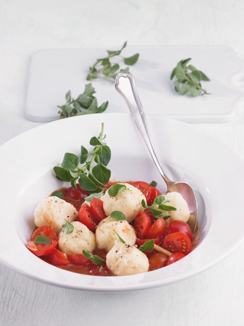 Gnocchi with tomato and oregano