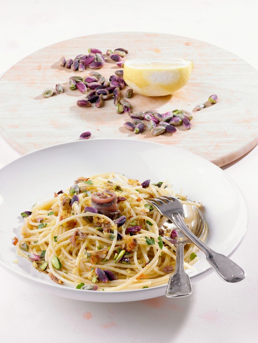 Spaghetti with sardines and pistachios