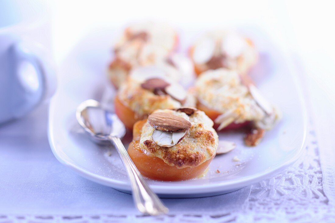 Staff gratinated apricots