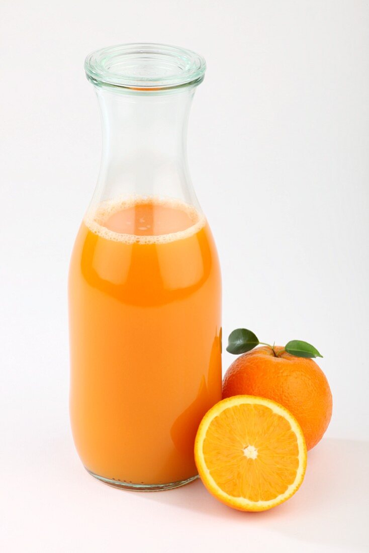 Orangensaft in Karaffe