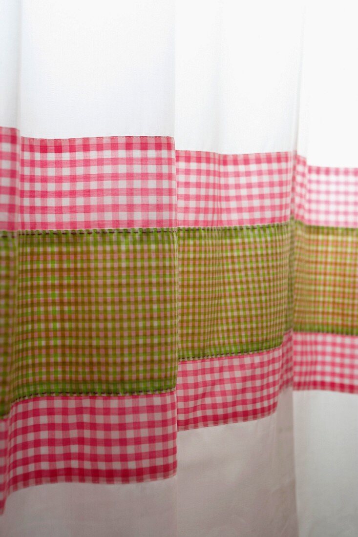 Curtain fabric with sewn-in gingham stripes