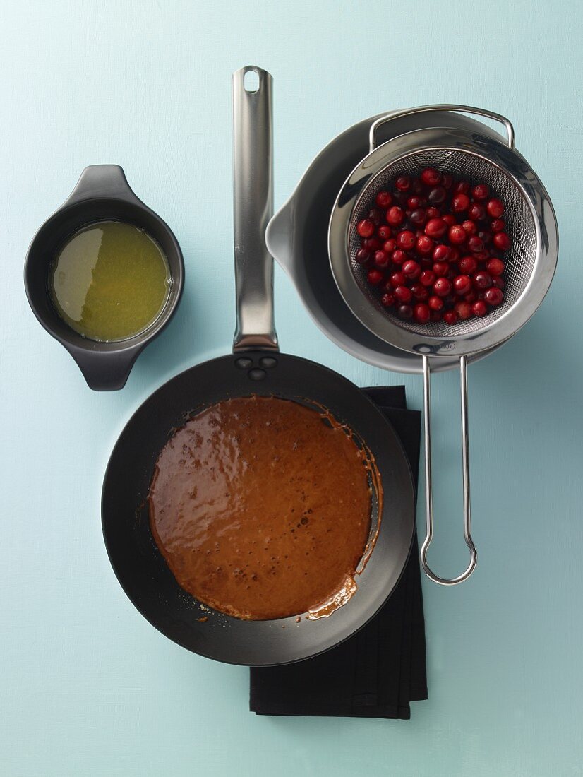 Making cranberry sauce