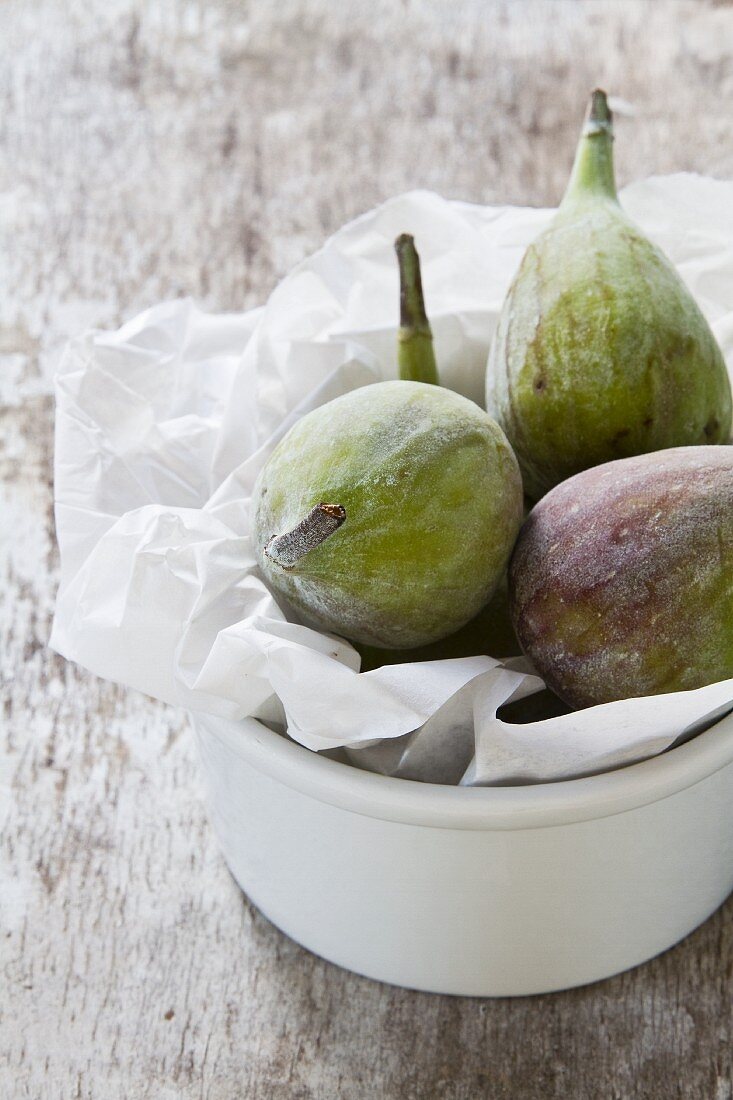 Fresh figs in a dish