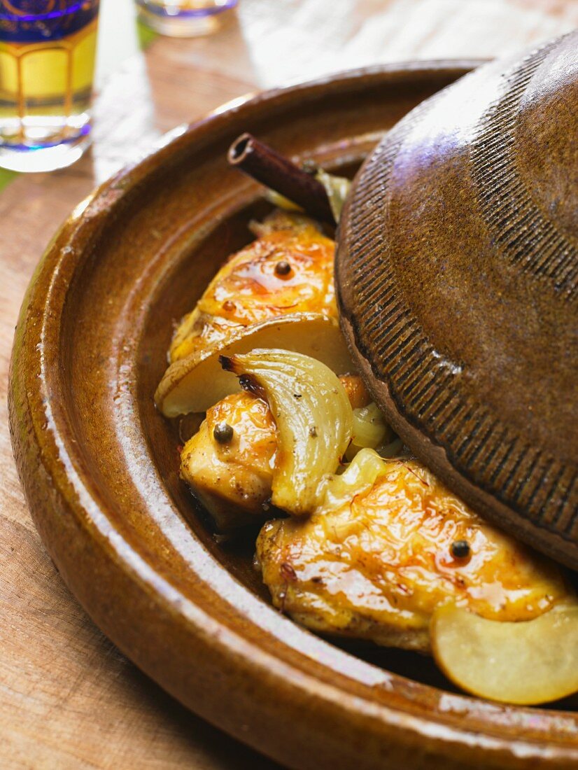 Tajine (Geschmortes Hähnchenfleisch mit Gewürzen)