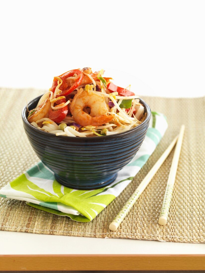 Fried king prawns with bean sprouts (Asia)
