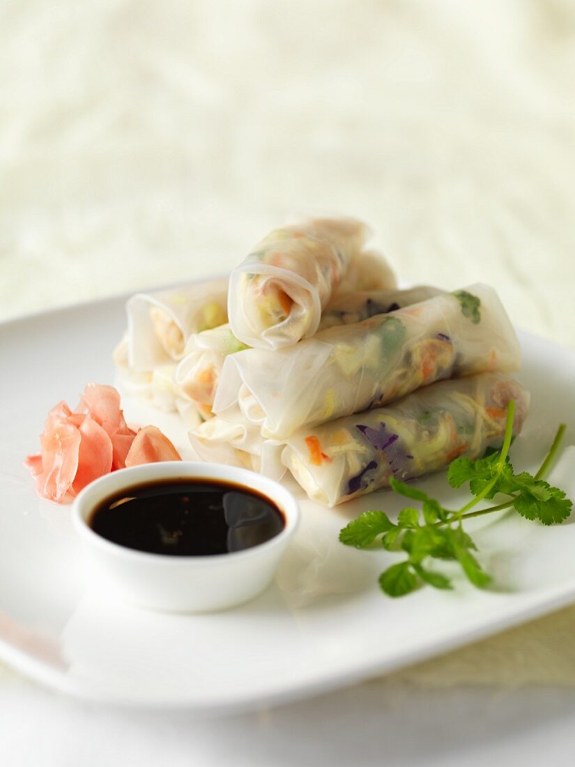 Rice paper rolls with ginger and soy sauce (Asia)