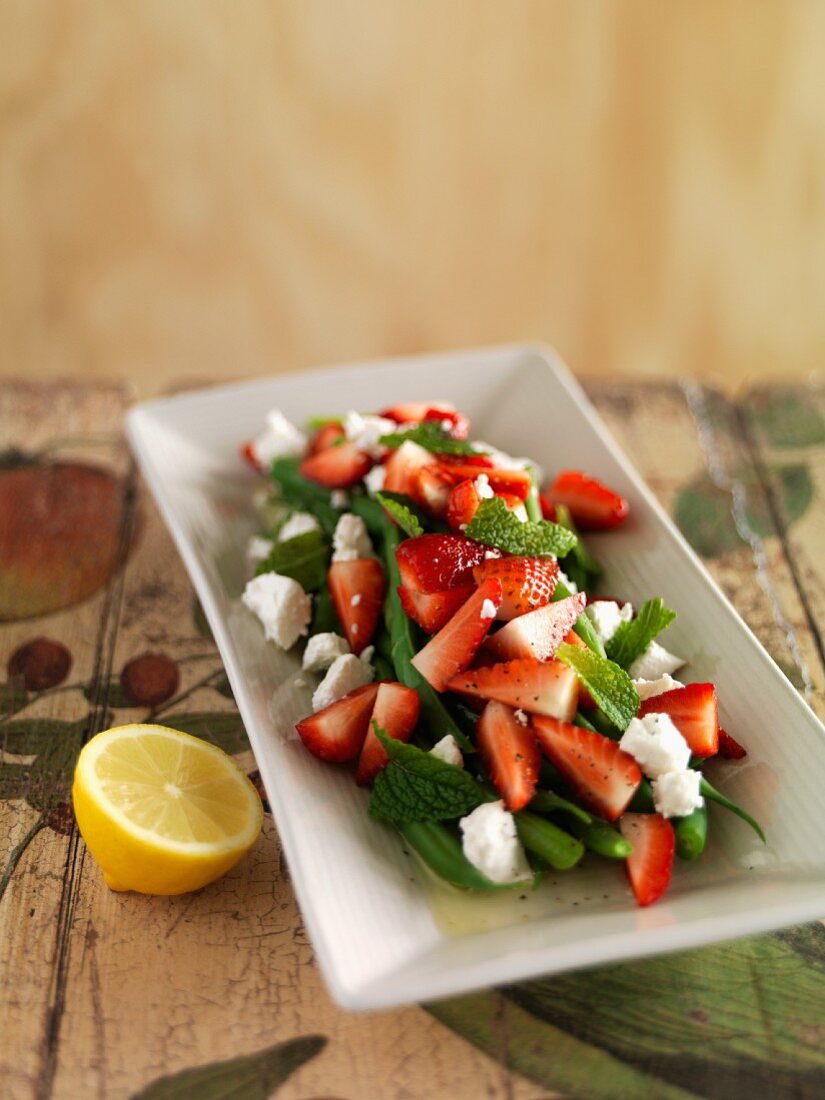 Spicy strawberry salad with green beans, mint and feta cheese
