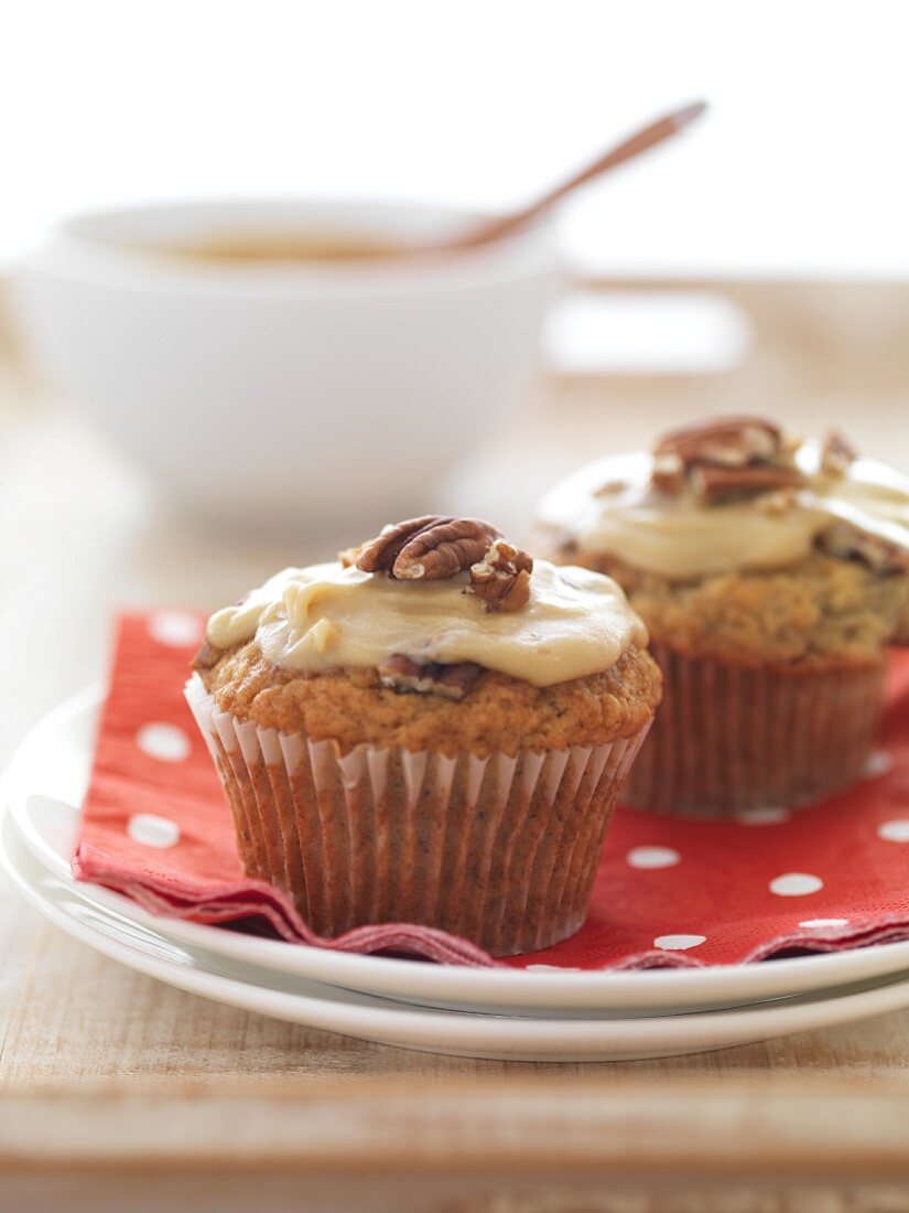 Banana and pecan muffins with caramel
