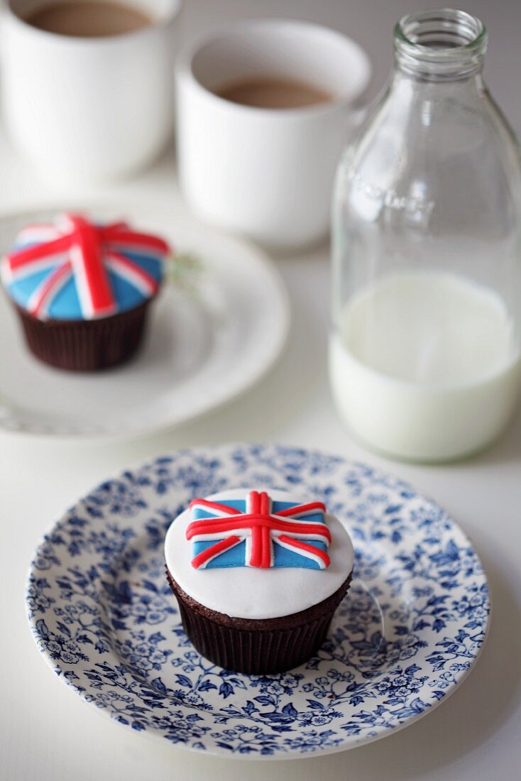 Union Jack cupcakes, milk and tea (Great Britain)