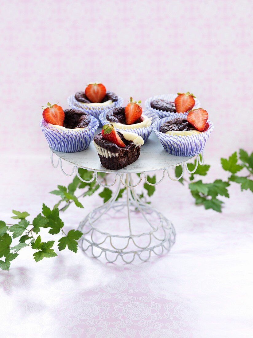 Black and white chocolate muffins with strawberries