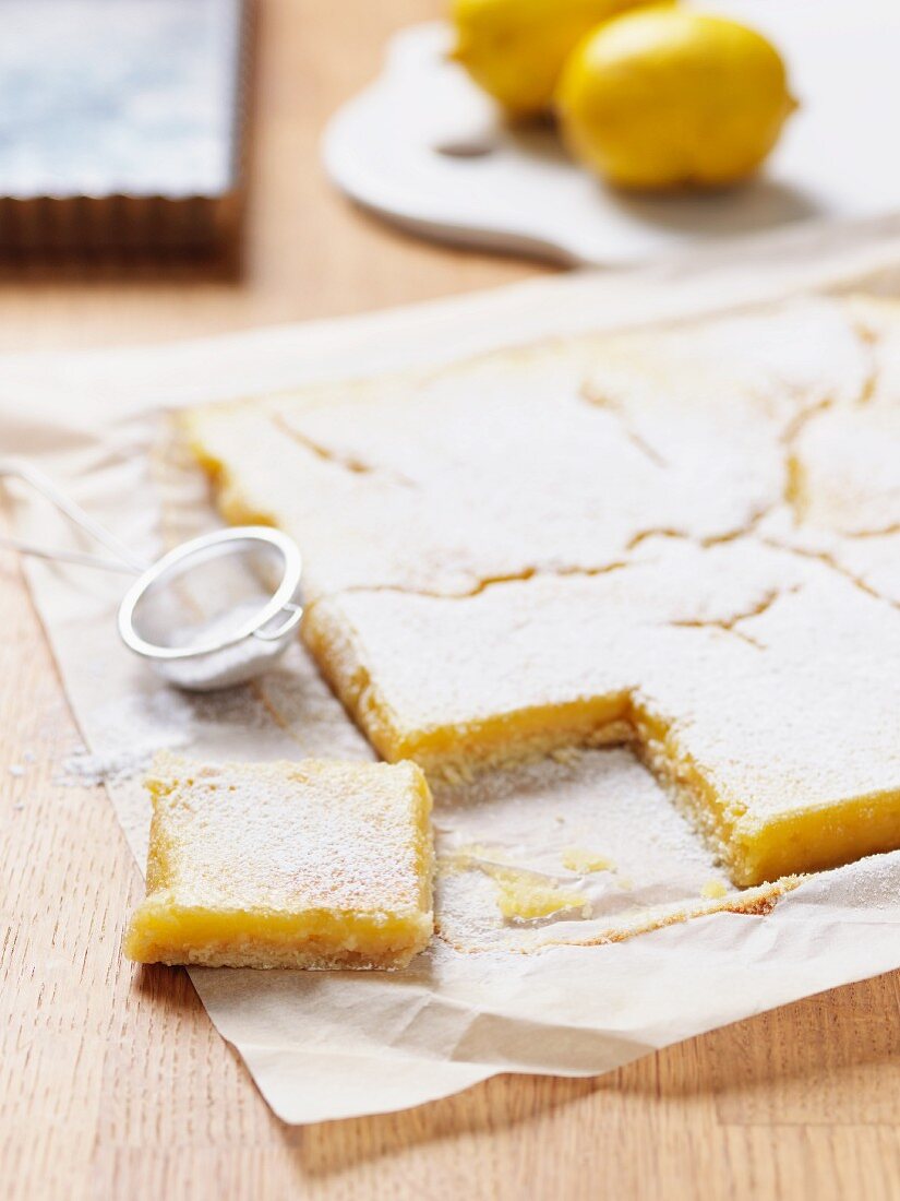 Lemon slices with icing sugar