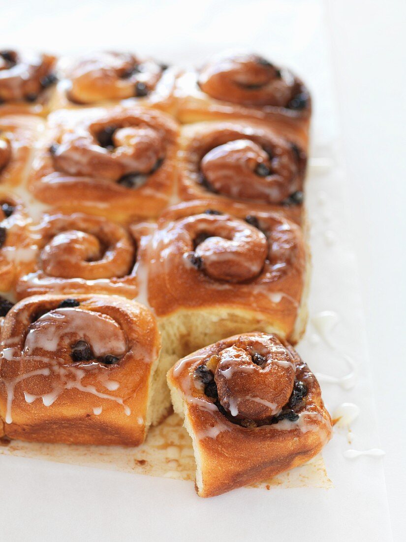 Tray bake buns