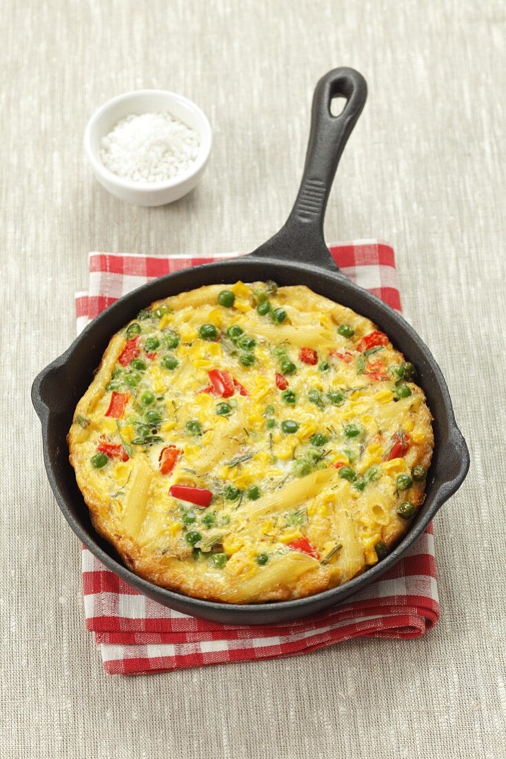 Frittata veneta (omelette with pasta, sweetcorn, peas and pepper)