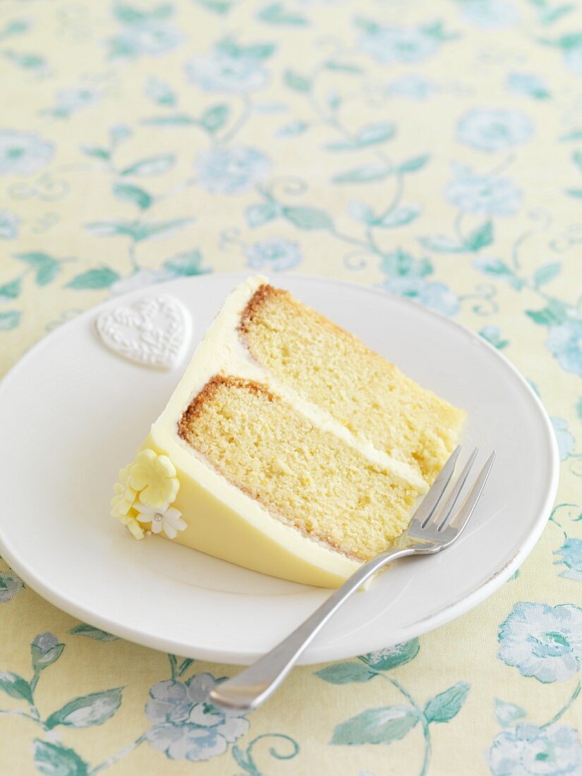 A slice of lemon cake with gin