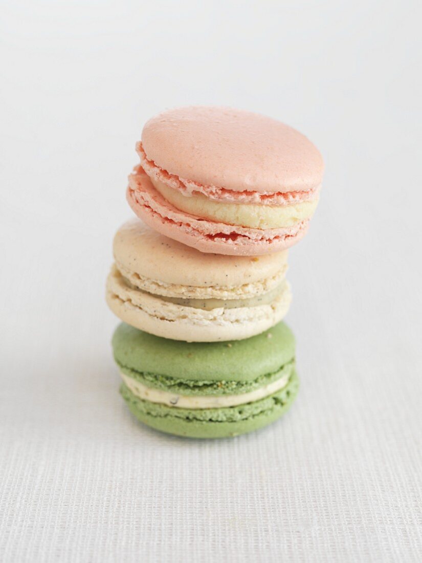 Drei gestapelte Macarons