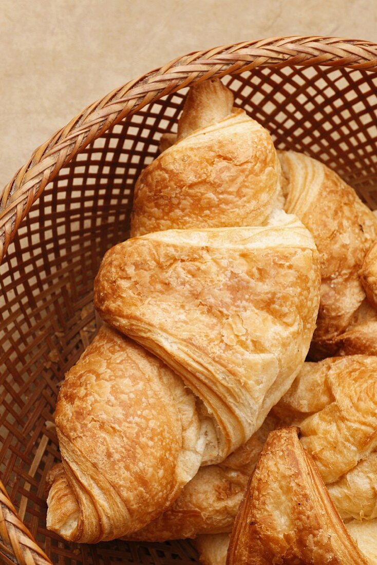 Croissants im Brotkorb