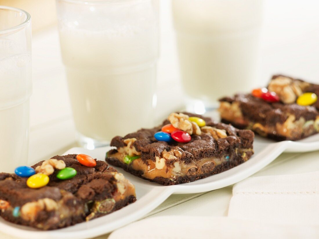 Walnut M&M Brownies with Glasses of Milk