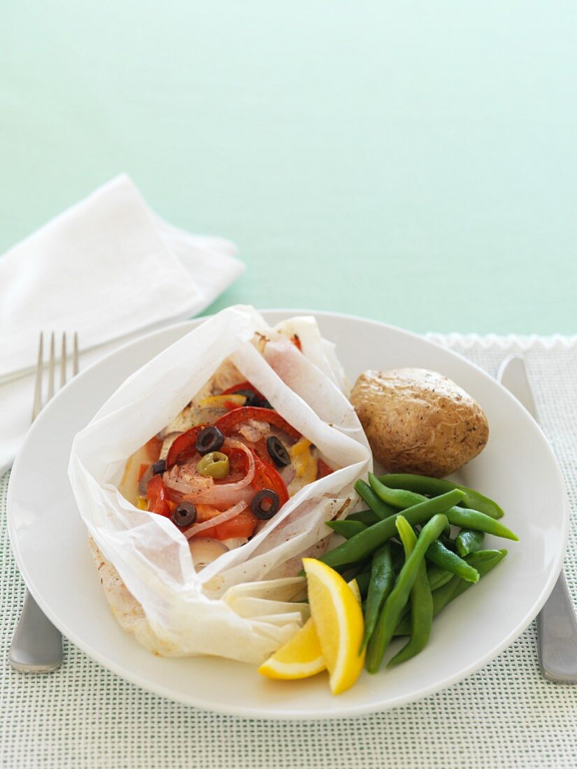 Fish fillet with vegetables in baking paper (for diabetics)