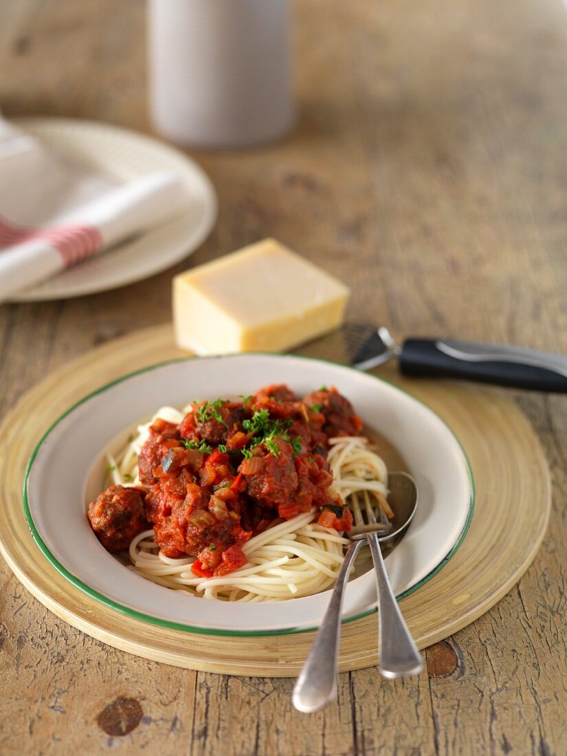 Spaghetti con le polpettine (spaghetti with meatballs)