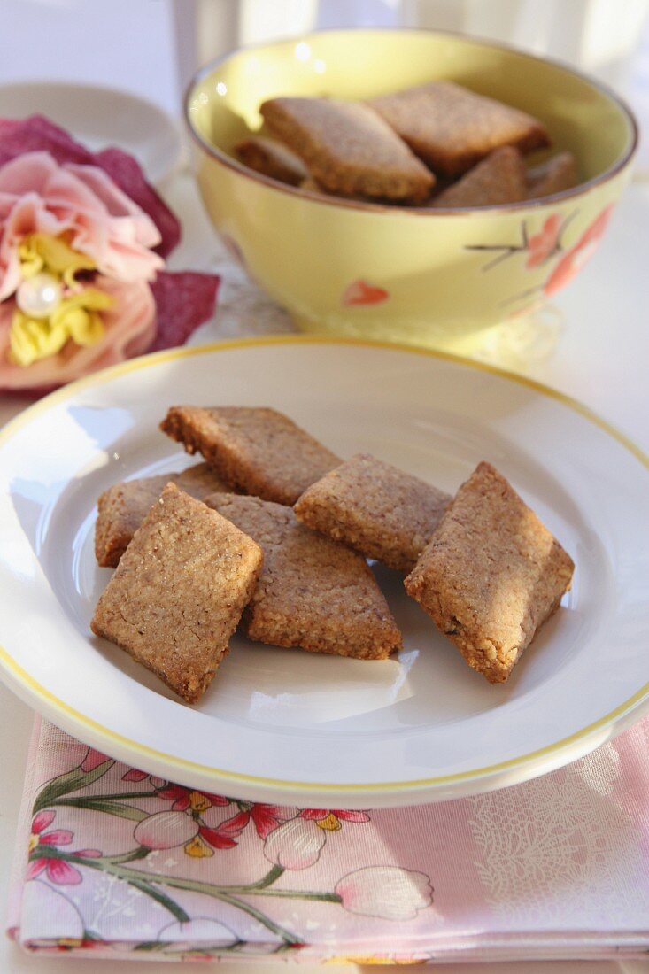 Diamond-shaped almond biscuits