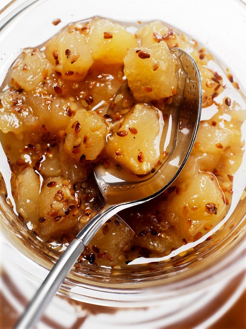 Preserved pears with sesame seeds