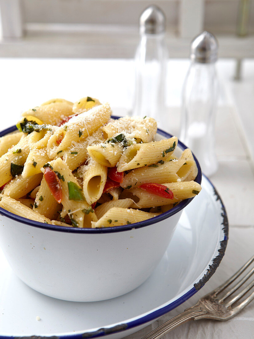 Penne primavera with tomatoes, spring onions and herbs