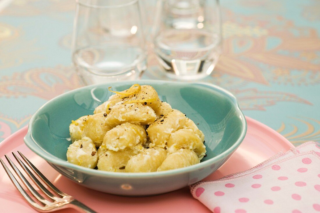 Gnocchi mit Ricotta und Zitronenzesten