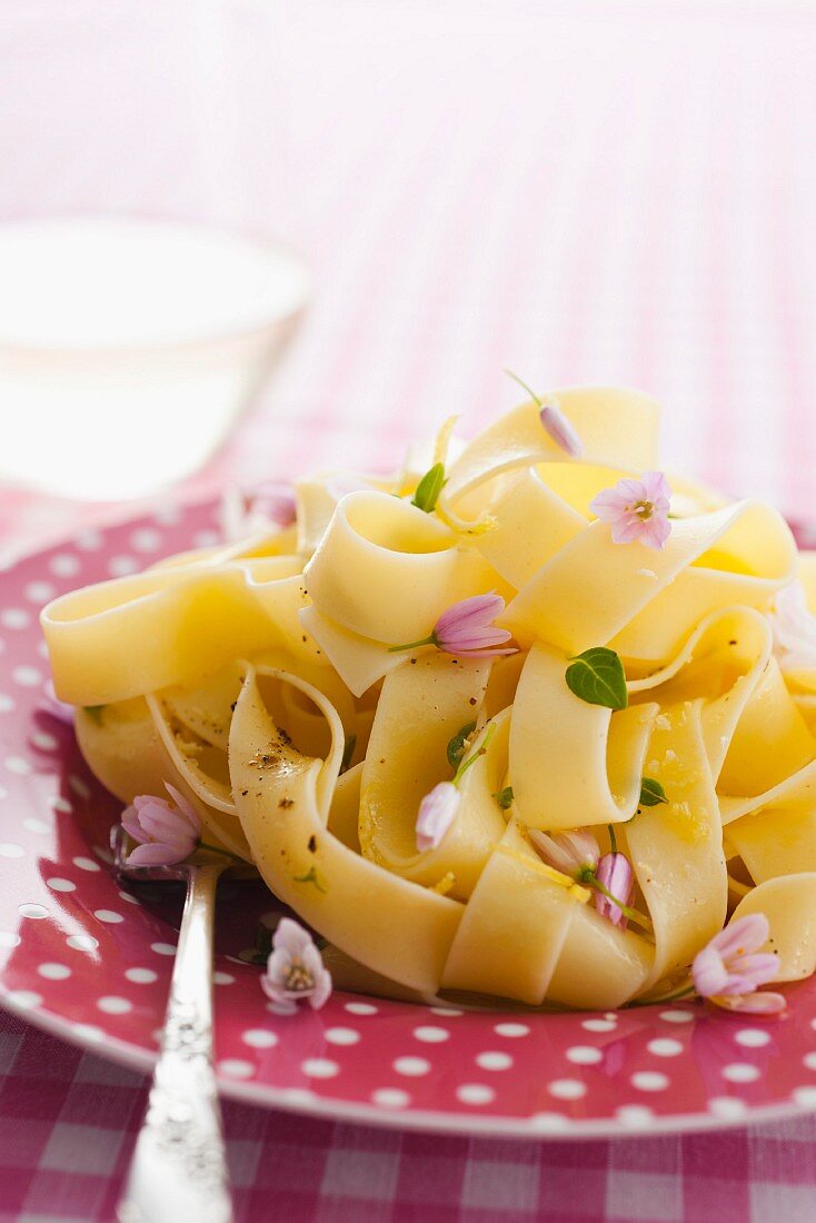 Tagliatelle mit Knoblauch und Zitrone